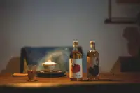 “喝茶力圖提高意識覺察的清明程度，星海浩瀚，光芒閃爍，而飲酒則力圖把意識引向無意識的大海，暗無明，深沉婉約?！?
——讀書偶摘配圖