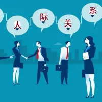 經常聽到有人說，自己在人群中不受待見，受排擠，不合群，遇到的人總是惡意滿滿，自己苦不堪言，逃也逃不掉，不知道怎么辦才好，只能回避，社恐似乎就成為一種宿命。
其實這也許和角色認同有關。一個人至少有兩種身份，個人身份和社會身份。在生活這個舞臺上，如果過于沉迷于扮演被分配的角色，結果往往是把角色演成自己，把自己演到失憶。
不要局限于你的某些身份標簽，如單身、殘疾人，老實人，老年人、同性戀、職場菜鳥……，你有無限的潛力可以成為任何人。如果你不高興，你可以把某些人遞給你的角色劇本扔掉。
記得你有人生的選擇權。你是消極認同和固化某些社會身份標簽，擴大人際分歧，激化消極反應?還是轉化身份，主動進行人際融合，創造更多積極情緒反應呢？