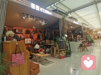 云上的各種店鋪，琳瑯滿目，線上商機一片大好，而線下確實這樣，期待轉機。配圖