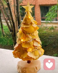 一定要站在自己所熱愛的世界里，
閃閃發(fā)光，善良，勇敢，
要像星星一樣努力發(fā)光，
一切都會因為你的努力慢慢變好配圖