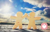 一個人只有看到并接納了自己真實的需求、欲望、缺點，才能接納別人和這個世界。通向世界的路不在于如何改造別人使其符合自己的想法，而在于扔掉各種包袱，誠實地面對自己，面對自己的內(nèi)心，學(xué)會取悅自己。配圖