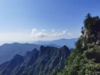 有人說，人有兩個袋子。胸前袋子里，裝著別人的缺陷，背后袋子里，裝著自己的缺陷
我們只要一低頭，就能對別人的缺點說得頭頭是道。卻往往不愿翻看背后的袋子反觀自身
人不能自省，一如籠中困獸，固步自封。困獸是自己，鐵籠也是自己。欲破籠而出，應鏡鑒自身配圖