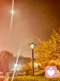 不要害怕给孩子设立合适的规则，但要注意，规则的目的应该是出于保护而非控制。对于孩子不合理的要求，父母的态度要温柔而坚定，这样可以让孩子知道自己行为的边界，边界感让孩子感觉安全。早安，朋友！配图