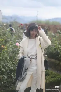 沙白白“我过了极好的一生”，源自她的向死而生。逝者已逝，网络上关于她的各种评论和分析还在发酵，原本试图找寻她的各种信息来拼凑出她的人格画像，以道一二，可观了那么多后，大脑的CPU信息整合处理后发现没有一个角度能全然解读和分析，都是各自立场的宣泄，这些争论并无意义，站在上帝视角看，只觉嘈闹。我想说，那种未经他人苦而建立在个人价值观上的横加指责更让人厌烦，这个世界上永远不缺自以为是指手画脚的人。很喜欢《了不起的盖茨比》的一句经典名句：每当你想批评别人的时候，请记住，这个世界并非所有人都拥有你拥有的条件。至少，沙白白留给了世人值得深度思考的问题，那是她留给这世界最后的礼物。