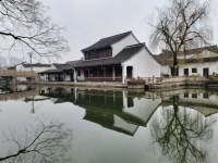 如果一個人只有理智，他肯定在無意識中壓抑了情感，我們一定能在那里找到情感。配圖