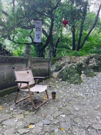 用“比較”來鞭策孩子，
只會讓他喪失信心、內心受傷。
要找到他的優點，
讓孩子發現自己的優點，
才是最重要的事。配圖