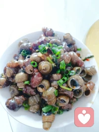 照顧好家人的胃，讓大家吃好喝好，沒啥解決不了的！??！三杯酒下肚，敵人也變成朋友了。配圖