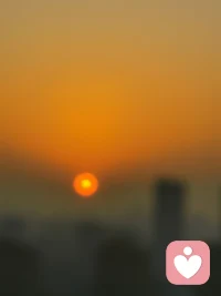 人生看不慣的東西太多，看清、看懂，全是自找傷心。給生活罩上一層薄霧，不是自欺，而是對自我的保護。凡事太認真，苦了心，累了自己。配圖