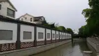 愿意放棄才不會苦，適度知足才不會悔;記住感恩才不會怨，懂得珍惜才不會愧。人生，在心淡中求滿足，在盡責中求心安，在奉獻中求快樂，在忠誠中求幸福。配圖