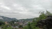 在這個快節(jié)奏、高壓力的時代，你是否曾感到心靈的迷茫、困惑甚至焦慮？每個人心中都有一片未知的領(lǐng)域，那是我們的情感、欲望、恐懼和夢想的交織。
    每個人的心靈都是獨一無二的。無論是情緒管理、人際關(guān)系、職業(yè)發(fā)展還是其他心理或情緒問題，其實都應(yīng)該得到細心的呵護和溫馨的關(guān)懷，因為每一個生命都值得被溫柔以待。
    我絕對愿意付出最真摯的情感，陪伴你度過每一個難關(guān)。如果說生命是一場旅行，那么每一個征程都應(yīng)該是充滿歡樂和希望的。讓我們一起尋找那個生命旅途的指南針，共同穿越迷霧，找尋最適合自己的方向。共筑心靈家園，迎接更美好明天！配圖