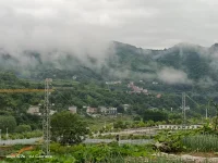 在這個快節(jié)奏、高壓力的時代，你是否曾感到心靈的迷茫、困惑甚至焦慮？每個人心中都有一片未知的領(lǐng)域，那是我們的情感、欲望、恐懼和夢想的交織。
    每個人的心靈都是獨一無二的。無論是情緒管理、人際關(guān)系、職業(yè)發(fā)展還是其他心理或情緒問題，其實都應(yīng)該得到細心的呵護和溫馨的關(guān)懷，因為每一個生命都值得被溫柔以待。
    我絕對愿意付出最真摯的情感，陪伴你度過每一個難關(guān)。如果說生命是一場旅行，那么每一個征程都應(yīng)該是充滿歡樂和希望的。讓我們一起尋找那個生命旅途的指南針，共同穿越迷霧，找尋最適合自己的方向。共筑心靈家園，迎接更美好明天！配圖