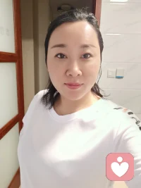 十月一日國慶節(jié)，祝大家節(jié)日快樂！疫情我們被封在家里，希望大家早日解封，經(jīng)濟早點回復(fù)配圖