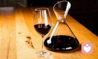 本是青燈不歸客，
卻因濁酒留風塵。配圖