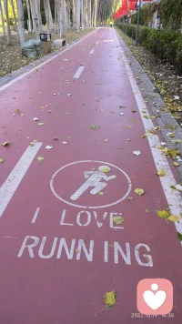 什么是操作條件反射？舉個例子，疫情防控，天天全員，前幾次下樓做核酸時，想著能跑跑步，活動活動筋骨。結果今天就出現奇跡了，走到核酸檢測點時，發現自己穿的跑步鞋、運動服，捅完了嗓子，不去鍛煉都對不起巴甫洛夫和斯金納。像這樣，一捅嗓子就想跑步，就叫操作條件反射，行為主義理論是有積極作用的。配圖