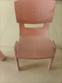 上課的一個小孩子，典型的孤獨癥患者，生活自理能力不是太好，不喜歡上廁所，今天把大便拉到褲子里面了，都干了，應該是上課之前就拉了得，結果孩子爺爺怪我對孩子沒有嚴厲要求，才這樣子????欲哭無淚啊配圖