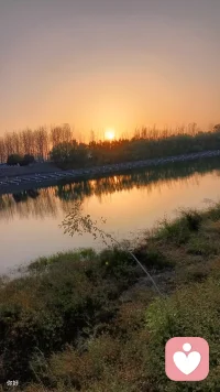 让自己回到一个相对接纳的状态里，就好像是把自己变成小孩一样。去做符合你心理年龄的事情，逐渐找回自我认同感。配图