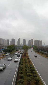 突破自己的現狀，并不是指外在的生活現狀，而必須是自己內在的現狀。
真正需要突破的是自己固定的大腦回路和習性，人在腦回路上突破了自己，自然可以突破一切的困境。配圖