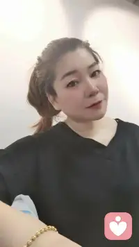 【為何我們越是戀越難愛】

心理學家研究發現，隨著年長個人經歷復雜化，人們傾向于粉飾以往的戀愛回憶：只把美好的越來越多地保留，形成了對當下情感經歷強烈的對比效果。比較的結果大多使人感覺對當下的失望和對以往更多的留戀，每次比較都是對回憶的再次提純過程。這是戀愛過程中阻礙幸福的自惑心理。配圖