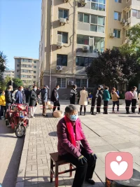 發現5例，小區封控，全員校酸3天配圖