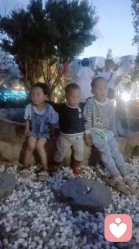 為什么每次孩子做點事都讓我不順眼了？老是對他發(fā)脾氣，每次都，好好的，一會兒心情好，一會兒心情爆發(fā)的脾氣，好，對不起，他們?nèi)齻€配圖
