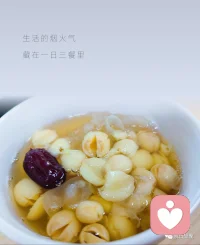 生活的煙火氣
藏在一日三餐里
柴米油鹽醬醋茶會告訴你
生活的暖與味
就在日常的一點一滴配圖