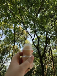 出現恐懼，害怕的#情緒時，可以寫下讓自己#探索更積極想法的“#情緒認知表”：

當時誘發的事件是什么，我產生了哪些想法，這些想法帶來了怎樣的情緒、身體反應和行為；

對于這個事件，我還可以有怎樣不同的想法，這些想法中，對我情緒和行動最有幫助的是哪個。

?配圖