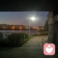 山高水低，我们“一起渡过”。渡：《说文》，济也。《广雅》，去也，通也。