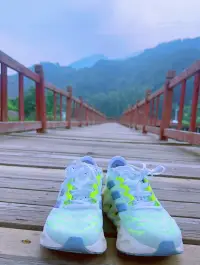 時光清淺處，一步一安然
人間何所以，觀風與月舒

清淡的日子，隨遇而安的心，好起來的從來不是生活，而是自己的釋懷…愿看盡人間繁華，仍溫潤如初[一起加油]配圖