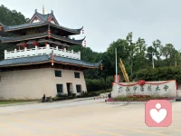 寒窗苦读二十五年，终于完成了学业。如此努力只是想成为一个优秀的儿科医生。我希望可以选择自己服务的群体，选择可以交往的圈子，选择自己的爱人。不知道的是我以为我选择了儿童，结果还是每天面对孩子得病后情绪失控的父母。配图