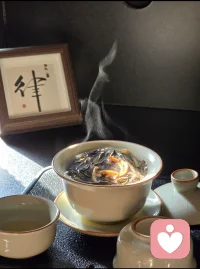 苦涩并非我真意，历经鼎沸显甘香。配图