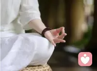 昨晚有點(diǎn)失眠，輾轉(zhuǎn)反側(cè)，可能是因?yàn)樾抡眍^太低了…
后來(lái)又感到肚子餓…
我在床上糾結(jié)著…想通過(guò)聚焦的方式搞清楚這種焦躁感哪里來(lái)的。
一個(gè)多小時(shí)過(guò)去了，內(nèi)心還是糾結(jié)…

終于，墊高了枕頭，吃了點(diǎn)東西。
于是，我舒心了。

果真是安心先安身；有時(shí)沒(méi)有那么復(fù)雜的心理活動(dòng)，只是身體不舒服而已，照顧好身體就行～配圖