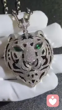 任何人的底氣都來自他的經濟實力。
低谷之中，不談格局，生存才是王道。身處逆境，不談情懷，務實才是根本。內心足夠強大，能屈能伸，才能成大事，足夠優秀才能談情懷，才能格局寬大。[愛心]配圖