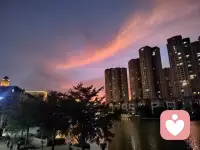 昨晚做了一個咨詢，花了兩個半小時，終于讓來訪者放過自己，一個從小到大都不允許自己犯錯的人，真讓人心疼，每時每刻都是在精神高壓下，怎能開心快樂。人要學會允許自己犯錯，是人都會犯錯，不把覺得犯錯是一件多么可怕的事，學會接受自己的各種真實狀態，才活得輕松快樂配圖