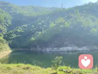 每次進(jìn)到山里，都有種身心純潔的感覺，似乎純天然的空氣、環(huán)境能洗凈身心的污垢[微笑][微笑][微笑]配圖