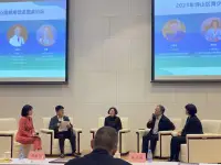 你是是非的制造者，還是終結(jié)者。當(dāng)一個(gè)人和你說別人的是非時(shí)，你跟著起哄、并傳播，那你就是是非的制造者；當(dāng)一個(gè)人和你說別人的是非時(shí)，你想到的是“他能當(dāng)著你的面說別人，也會(huì)當(dāng)著別人的面說你”這種人值得深交嗎？那你就是是非的終結(jié)者[微笑]配圖