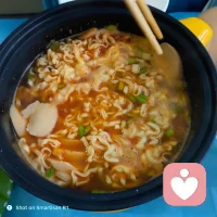 过分理性让生活丧失美感，过分感性是在慢性自杀，生活随性最好--三毛