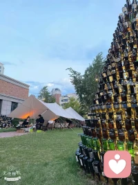 真心喜歡的人是沒法做朋友的，哪怕再多看幾眼，都還是想擁有。配圖