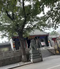 煩惱的根源都在自己
生氣，因為不夠大度；
郁悶，因為不夠豁達(dá)；
焦慮，因為不夠從容；
悲傷，因為不夠堅強；
惆悵，因為不夠陽光；
嫉妒，因為不夠優(yōu)秀。配圖