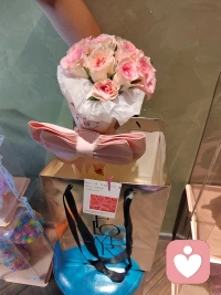 意识是你的那些想法，当然它们有好的，也有不切实际的。发现并接受这些无伤大雅的想法，总比抗拒而引发更深的紧张和恐惧更值得。潜意识也是我们的想法，它们不受控制而且未知，就因为我们难以察觉所以觉得它恐怖。其实把它找出来分析，发现也只是一些想法而已，可能还不切实际。当然它们带来的感受都很真实，躯体症状确实存在，但是这不代表一切都会按照想法成为现实。接受，分析和理解，我们就可以应对这种压力下的产物，一些不切实际的想法或者只是一些情绪感受而已。我们不麻烦自己，不拒绝而逃避，或者胡思乱想引发更多症状，我们就是战胜了自己。配图