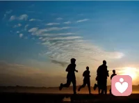 人生有風(fēng)，有雨是常態(tài)，風(fēng)雨無阻是心態(tài)風(fēng)雨兼程是狀態(tài)，你可以消沉可以抱怨，但你一定要懂得自律，努力走過的路一定要精彩，人生不一定要贏，但一定不要輸給從前的自己。配圖