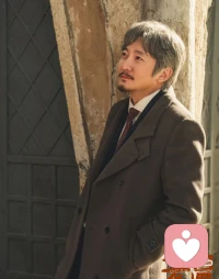 看过《老舅》突然觉得，也许人生遗憾是常态，终有一天你会安静下来，像局外人一样回顾自己的故事，然后笑着摇摇头，浮生不过梦一场，能治愈你的从来都不是时间，而是内心的那份释怀和明白......配图