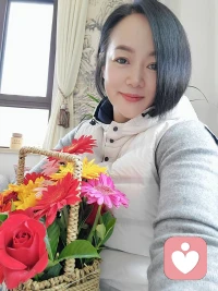 告訴我有哪一個女人不喜歡花？
收到花花的日子非常開心
?感謝好朋友送的花籃，我非常喜歡[愛心]
?昨天好朋友說你的話就像迷茫當中給我注入了一束光。
?哈哈??非常開心，
我愿意做那一道光去照亮需要我的那些人。配圖