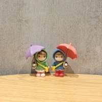每个人都可能经历一段时间的阴霾。黑暗很长，但是总有希望。每个人也都如尘埃渺小。
但尘埃，也有尘埃的活法。和自己和解，和生活和解。希望阳光能普照每一个阴暗的角落。
希望每个深陷阴霾的人，都还能倔强的寻找出口。
或许很远、很难，但不要放弃。
那一缕光即使微弱，也能把你的人生照亮。配图