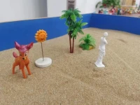 尼采說(shuō)，
一個(gè)人的精神層次越高，心理越是健康。

因?yàn)樗軌虮鎰e細(xì)微之物，每當(dāng)他意識(shí)到人生中竟隱藏著如此之多的快事，他便會(huì)感受到喜悅。配圖