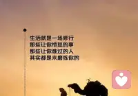 丈夫背叛后最常出現的5個特征，妻子一定要掌握，早發現早治好！

1.你感受到了孤獨和寂寞。

女人的第六感是非常準的，當你對婚姻的體驗感變差，覺得老公不關心自己、不愛自己、生二心的時候，你的猜測十有八九都是對的。因為人的感受，是對外界刺激的一種反應，它不是沒來由的，你之所以會有這些感受，一定是你老公做了忽視你、或是傷害你的事情。

2.他對手機的態度出了問題。

手機是最容易暴露問題的地方，像聊天記錄、購買記錄、轉賬記錄、行動軌跡等等，都可能留下犯錯的證據。所以一旦男人外面有人后，對手機的態度一定會發生變化。給手機加密、頻繁換密碼、洗澡睡覺的時候把手機各種藏等等，總之就是想盡各種辦法不讓你看里面內容。

3.他的情緒喜怒無常。

下班回到家后，不跟你聊天了，不幫你洗菜做飯了，也不幫孩子輔導功課了，總是找一個角落看手機，邊看還邊偷笑。面對你的時候，卻又是另外一番嘴臉，不是挑剔你就是指責你，無緣無故地沖你大喊大叫，連你們年幼的孩子都怕他，問你爸爸怎么像變了個人。

4.他的時間管理異常了。

比如說原來他都是11點睡覺，現在每天晚上都在書房磨蹭到凌晨一兩點；原來很少加班、出差、應酬、現在卻突然多了起來，在家的時間越來越少，越來越忙碌。明明沒換工作，但原有的時間規律被完全打破。

5.夫妻生活沒有了。

偶爾因為工作忙、壓力大、身體不適等，疏于夫妻生活也算正常。但如果說一個男人他長年累月都沒有生理需求，甚至面對你的主動他還要拒絕你，找各種理由搪塞你，要么他身體出了大問題，要么就是生了二心，對你全然沒感覺了。
如果你老公出現了上面某一個甚至說幾個情況，一定要引起重視了。很可能他就是移情別戀了，而你還被蒙在鼓里。配圖