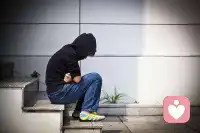 #青少年咨詢
在家庭教育中，家長們要學會給孩子：
分享信息、推動思考、尊重選擇配圖