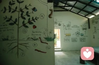 我们需要向孩子明确「禁止行为」，并引导孩子尝试「替代行为」。配图