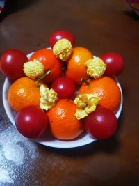 《沒有夢想何必遠方》喜歡你的人看你什么都好，看不慣你的人你做什么都不對。小時候，會盡情釋放自己的委屈，讓全世界都知道自己委屈。長大了，越來越沉默，不是自己承受能力強了，而是有些話說與不說都一樣！你對人情世故的每一份通透，對愛來愛去的每一份豁達，都是用失望換來的。人亦如此佛亦如此！配圖