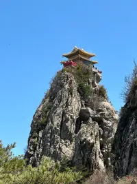 現在腳下看山頂，很遙遠配圖