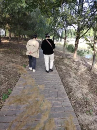今天看到了一句非常好的話：真正的成長不是焦慮的自我懷疑，而是平靜的自我接納，不是被自己的不滿驅趕著，而是被生活的美好吸引著。配圖